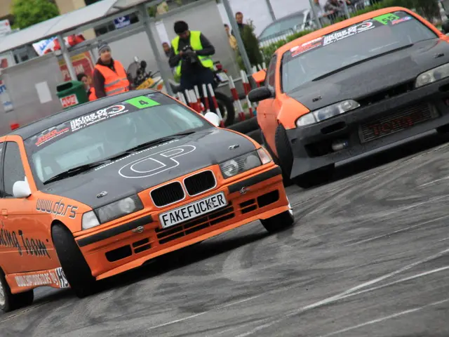 Incidente all'area di fermata dell'autobus lascia due gravemente feriti mentre il veicolo collide