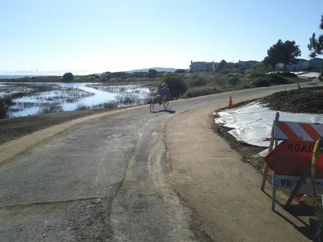 Individuo arrestato dopo un evento ocasionescontro un dipendente edile, con guida irregolare nella...