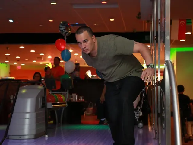 Lancashire Firma Ajeet Singh Dale per un Contratto Triennale