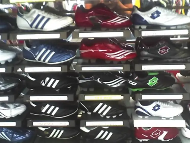 Ammettiamolo, possiedo un numero eccessivo di scarpe con cui non riesco a separarmi....