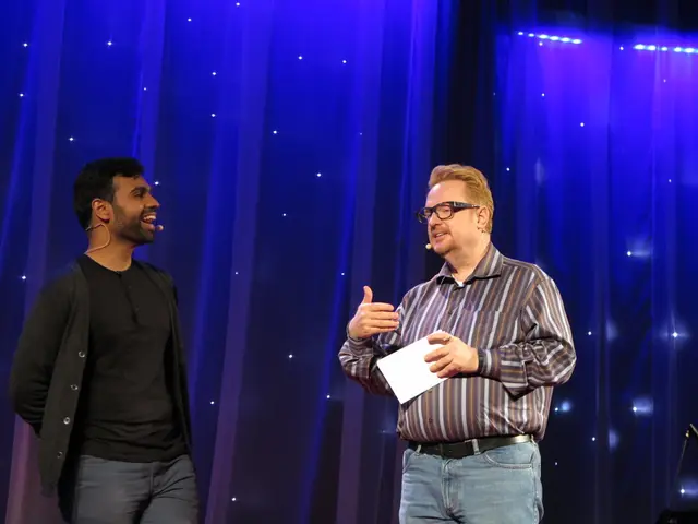 Il video di Jennifer Aniston che si occupa dei colpi di sole di Courteney Cox evidenzia la loro...