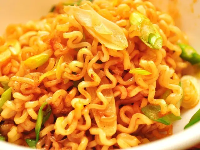 Preparazione di un Saporito Kaukswe Birmano