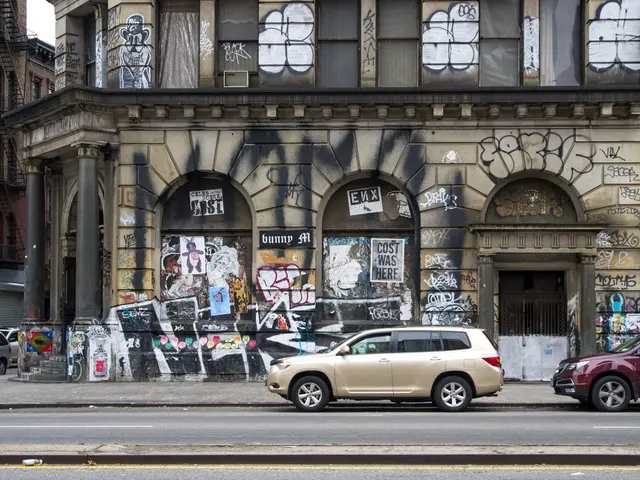 Turbamenti a Ulm: indagine della LKA sull'episodio di graffiti e bomba fumogena