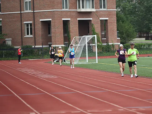 La corsa fulminea o la corsa di breve distanza copre solitamente una distanza - la corsa rapida o...