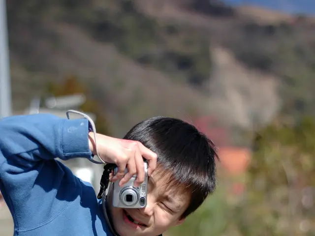 Il figlio di Liam Neeson, Daniel, annuncia il suo impegno con la fidanzata Natalie Ackerman...