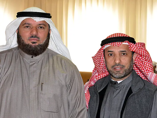 Istruitori delle marce scolastiche negli Emirati Arabi Uniti utilizzano una miscela di movimenti di...