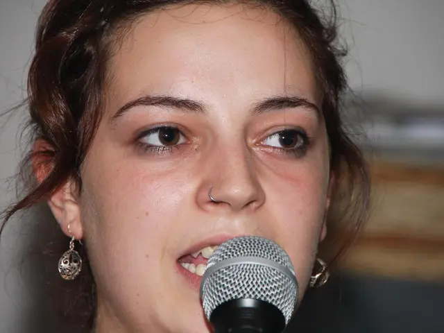 Gli utenti di iPhone su WhatsApp potrebbero presto condividere foto in diretta complete di suono e...