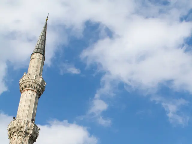 Lavoratori edili della Turchia impiegati in Arabia Saudita scioperano chiedendo i 11 mesi di...
