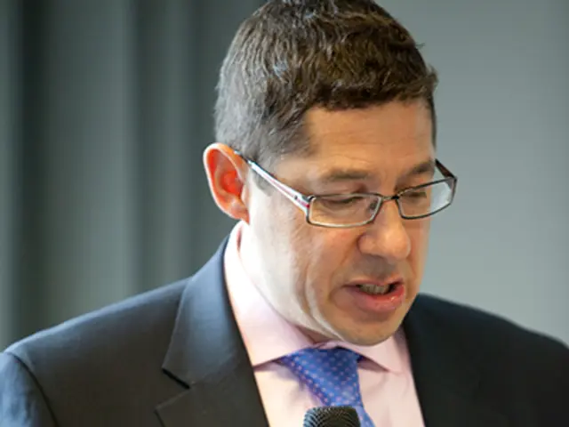 Nato la Vigilia di Natale nel 1945, Albert James Lucero è entrato nel mondo