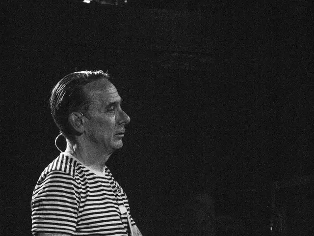 Esplorando l'Audio Boost: Comprendere l'impatto del Bass Extra su un'unità Amplificatore Yamaha