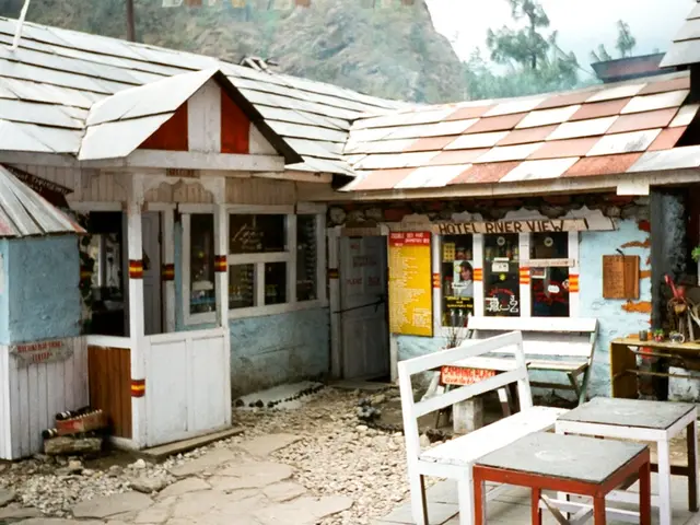 Tenuta yorkshire antica, che ha ceduto alle fiamme tre generazioni fa, è stata restaurata e ora è...