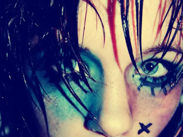 Disturbi della Pelle Adulti persistono anche oltre la giovinezza: Acne degli Adulti Spiegata