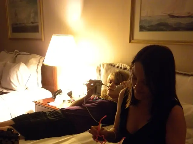 Soffri di disturbi del sonno legati all'uso del cellulare? Ecco alcune strategie per porvi fine.