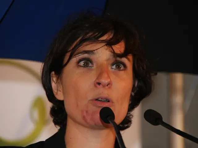 Perfeziona le tue abilità di ascolto imitando gli speaker madrelingua di regioni native