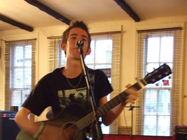 Glenn Hughes, musicista conosciuto per il suo lavoro nei Deep Purple e precedentemente come artista...