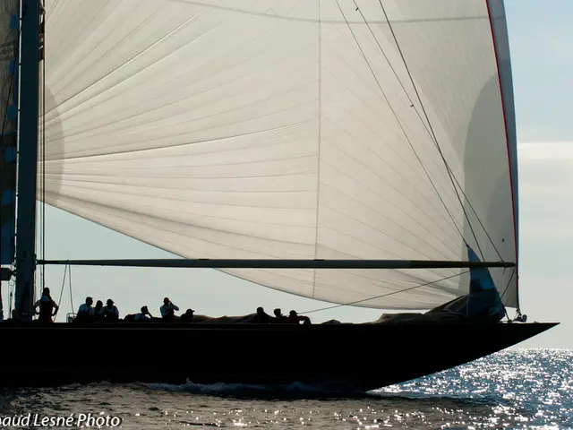 Navio diretto a Gaza della Flotta Sumud che presume essere stato colpito da un drone al largo della...