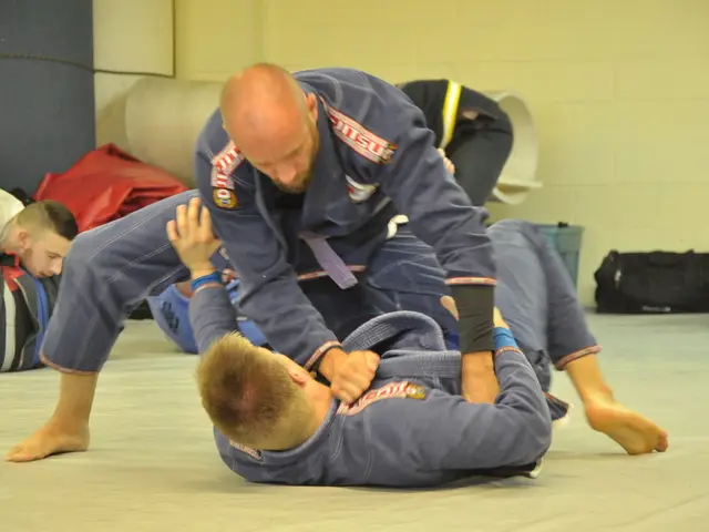 Folla si raduna all'aeroporto di Shanghai alla ricerca dell'attore (fan cinesi)