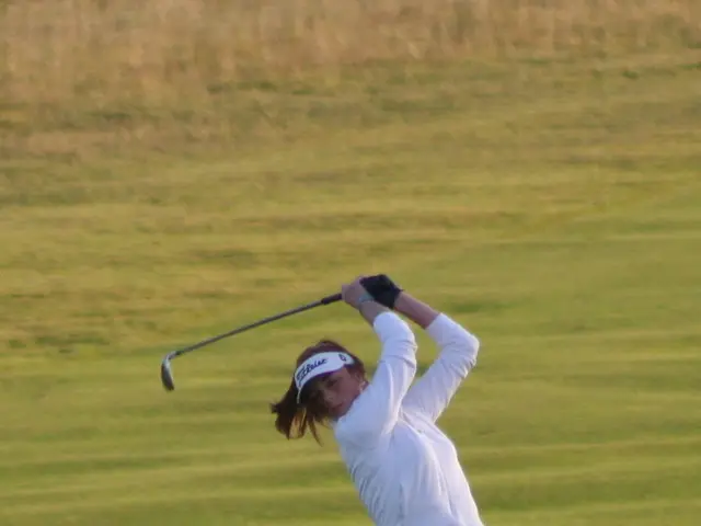 Consigli per contrastare le lunghe ore seduti e il gomito del golfista