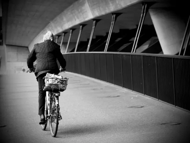 Cycnista professionista vittorioso nei tornei del Tour de France pianifica un possibile...