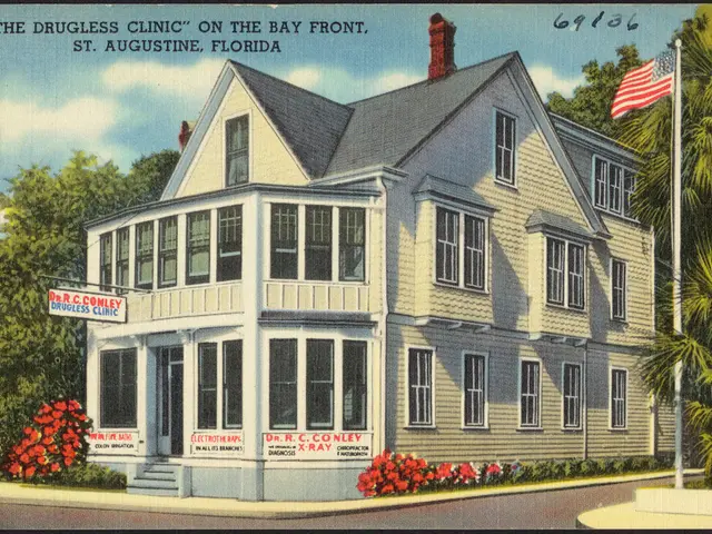 Un rifugio tranquillo, ma che rasenta il mistero e il pericolo, un giardino offre fugaci visioni...