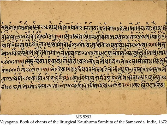L'immagine mostra un pezzo di carta con del testo scritto sopra, che sembra un libro di canti...