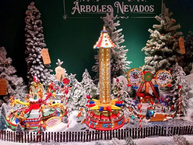 L'immagine mostra una mostra natalizia al Christmas Market di Arboles Nevada, con una giostra al...