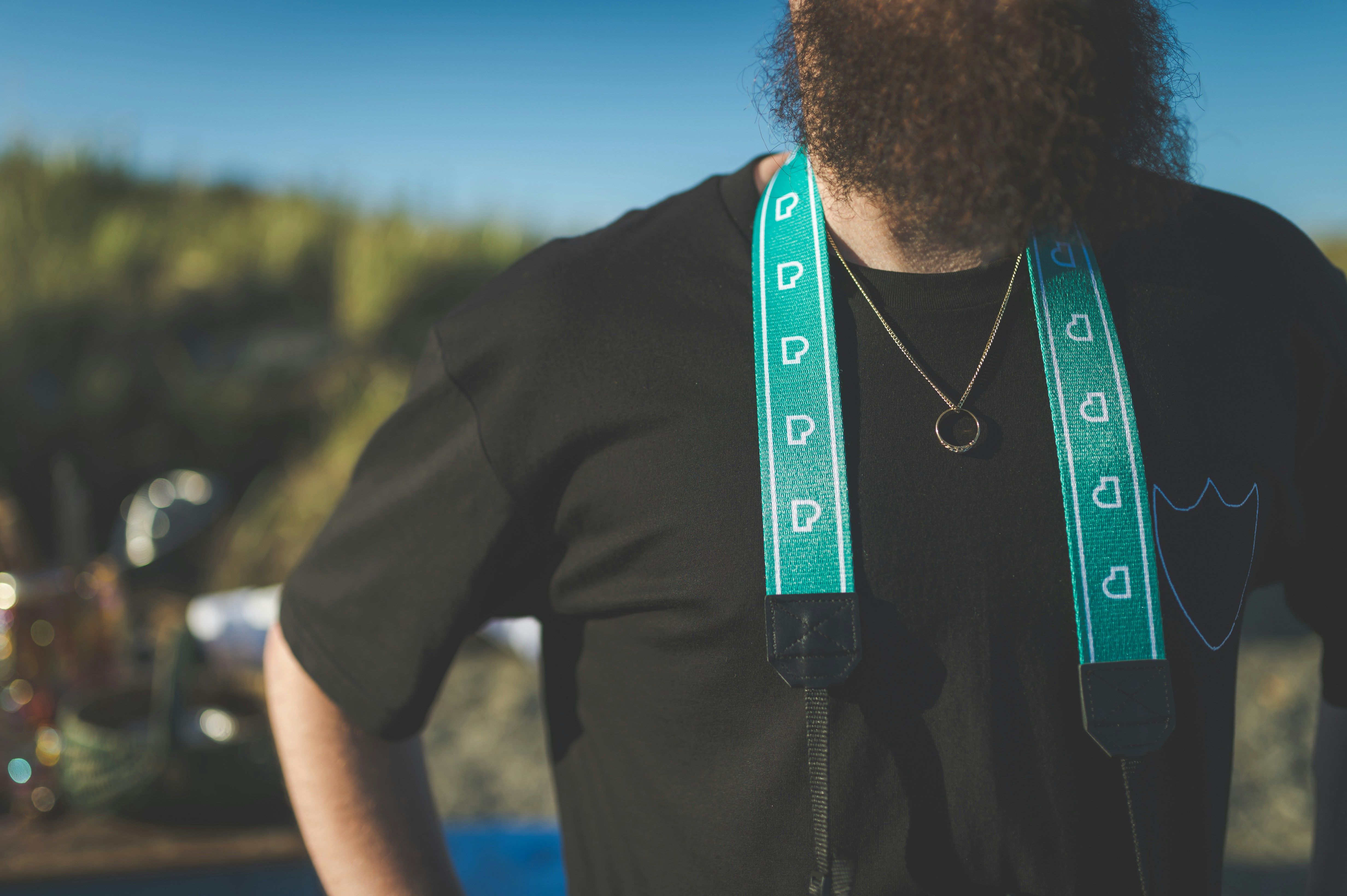 Un uomo sospettato di aver rapinato una banca, la caccia continua senza sosta. Esperienza di gioco impreziosita dalla magia offerta dal ben accolto Rise of Merlin Slot, titolo con RTP del 96%, alta volatilità, incentrato sulla lore arcana, creato da Play'n GO e uscito in giugno 2019.